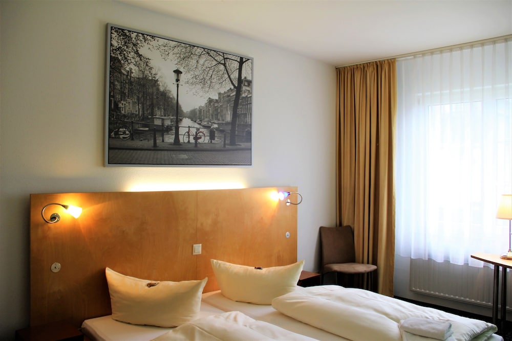 check inn hotel