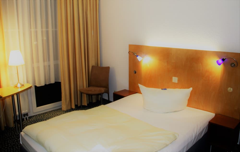 check inn hotel