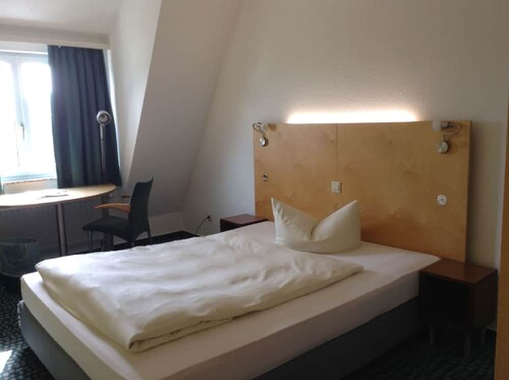 check inn hotel