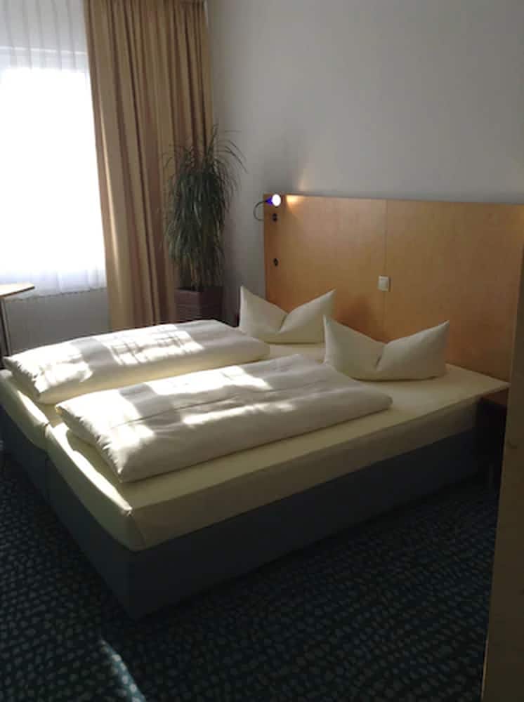 check inn hotel