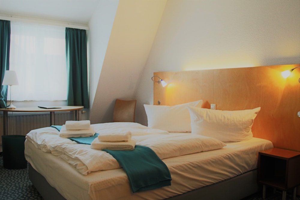 check inn hotel