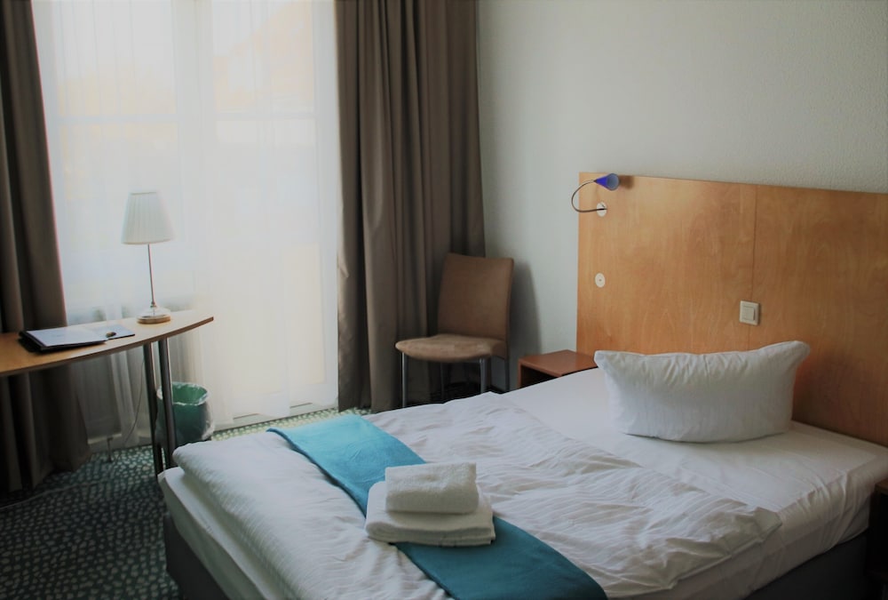 check inn hotel