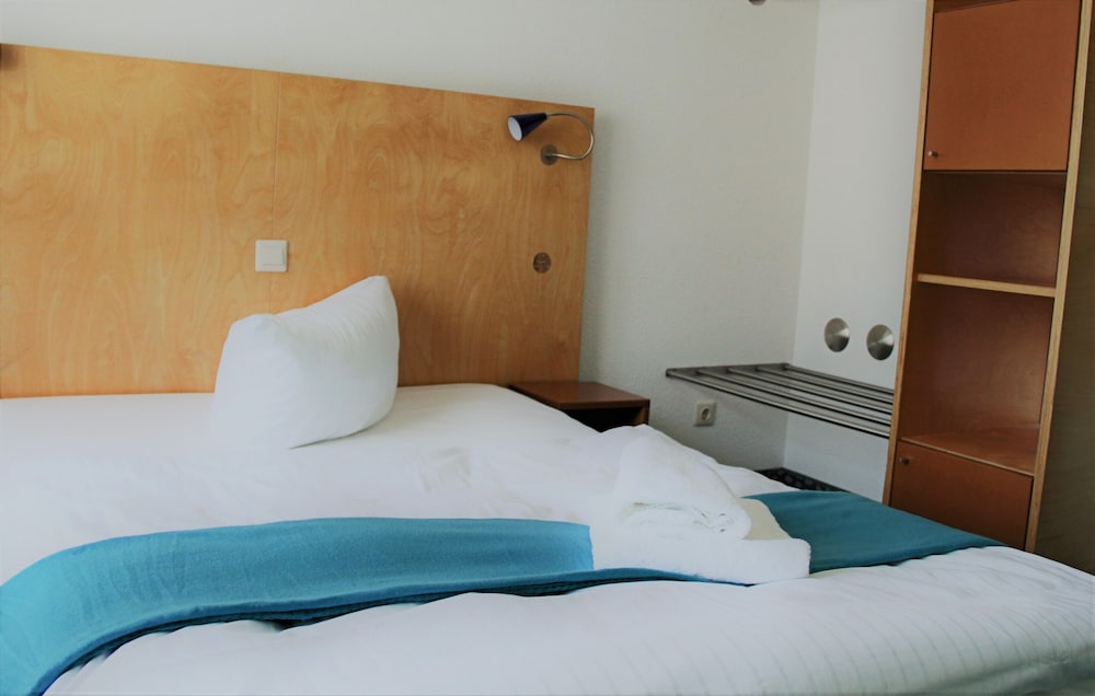 check inn hotel