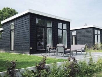 nice chalet with farm theme
