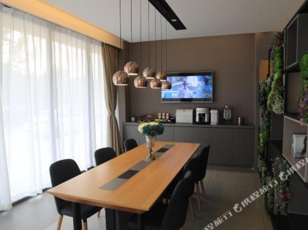 home inn selected sishui quanyuan avenue county government