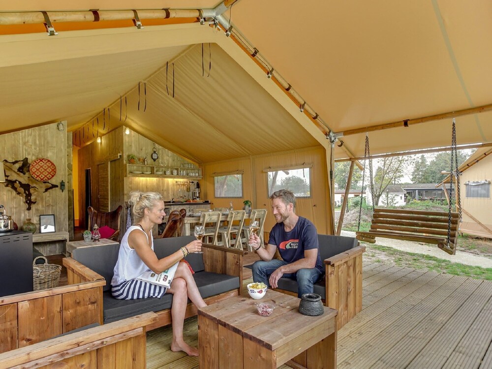 tent lodge with sanitary facilities at the bedafse bergen campsite
