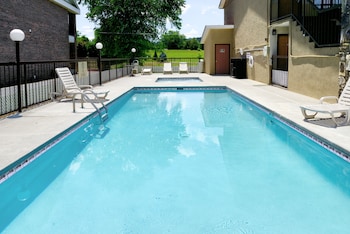 Econo Lodge Sevierville-Pigeon Forge On The River,,2 star