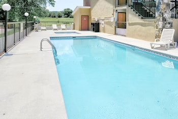 Econo Lodge Sevierville-Pigeon Forge On The River,,2 star