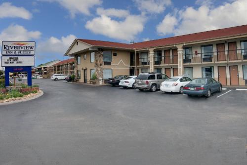 econo lodge sevierville pigeon forge on the river