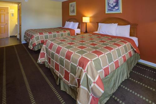 econo lodge sevierville pigeon forge on the river