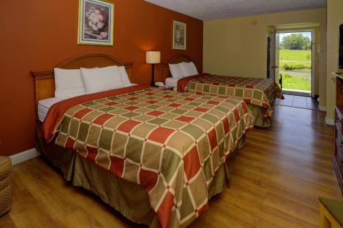 econo lodge sevierville pigeon forge on the river