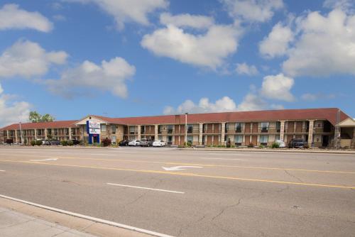 econo lodge sevierville pigeon forge on the river