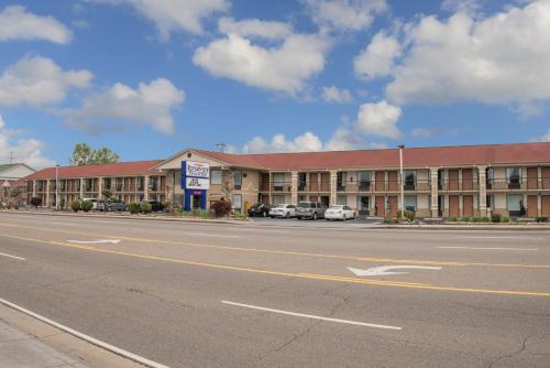 econo lodge sevierville pigeon forge on the river