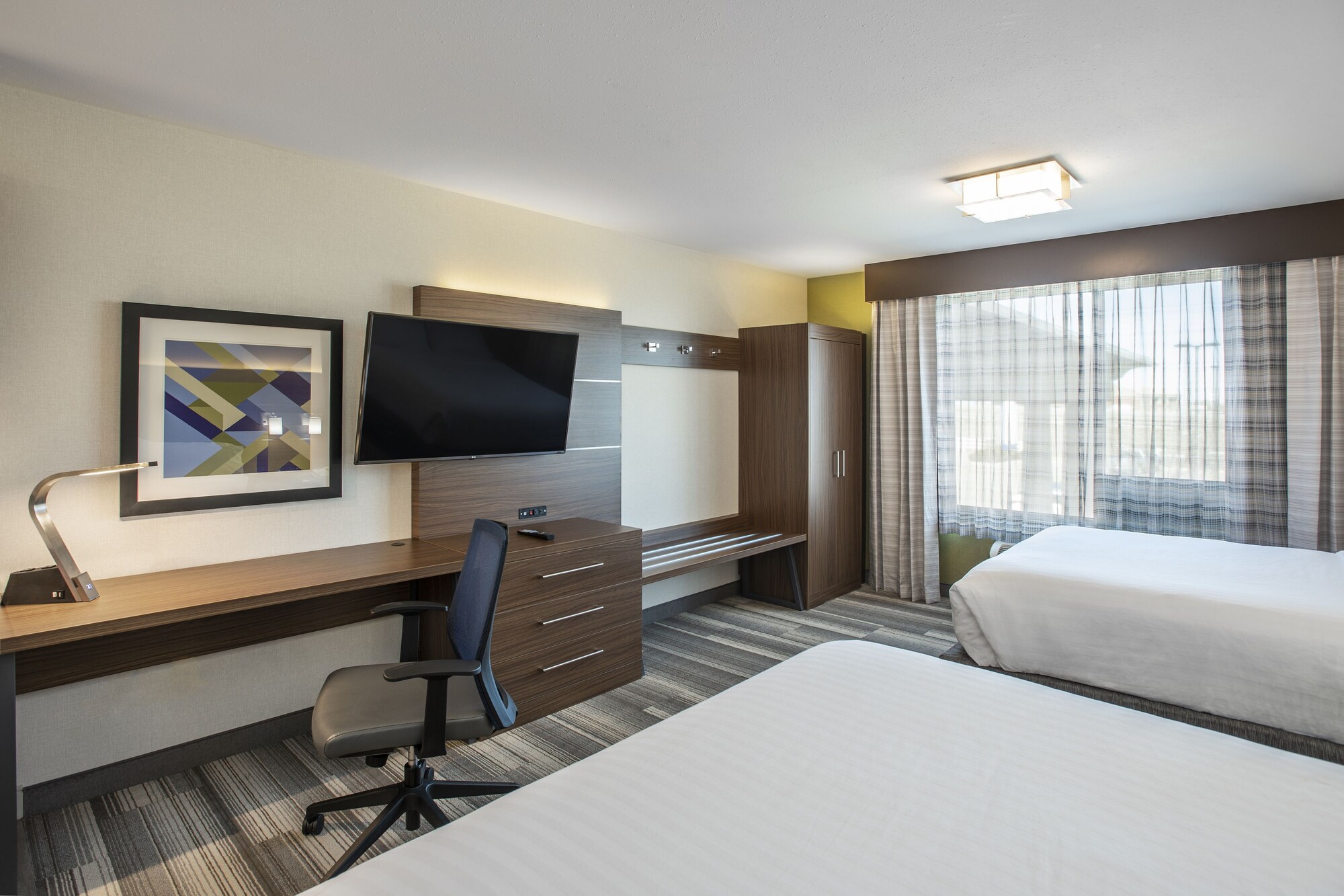 holiday inn express and suites medicine hat transcanada hwy 1