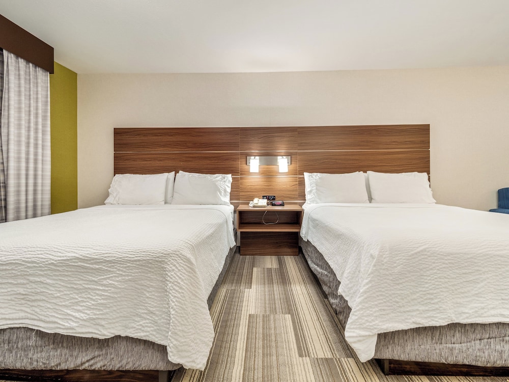 holiday inn express and suites medicine hat transcanada hwy 1
