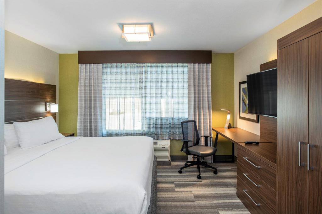 holiday inn express and suites medicine hat transcanada hwy 1