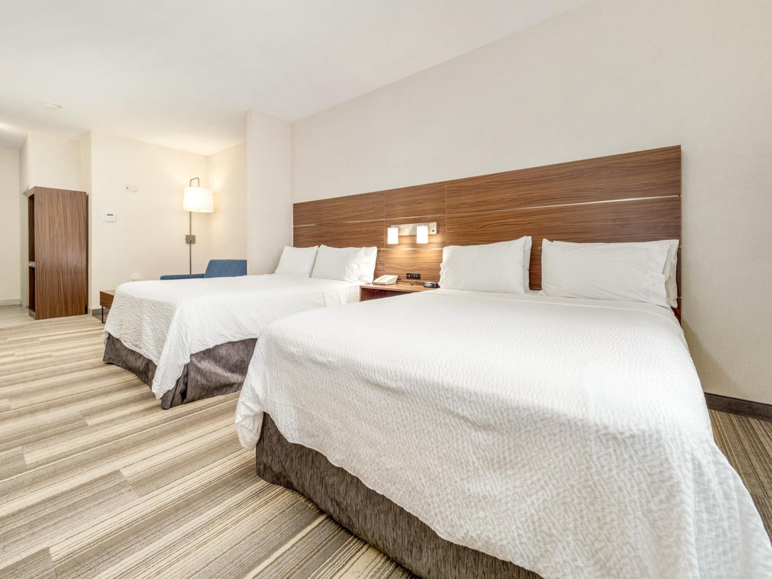 holiday inn express and suites medicine hat transcanada hwy 1