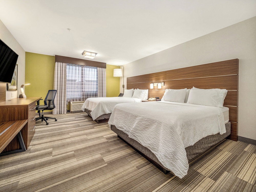 holiday inn express and suites medicine hat transcanada hwy 1