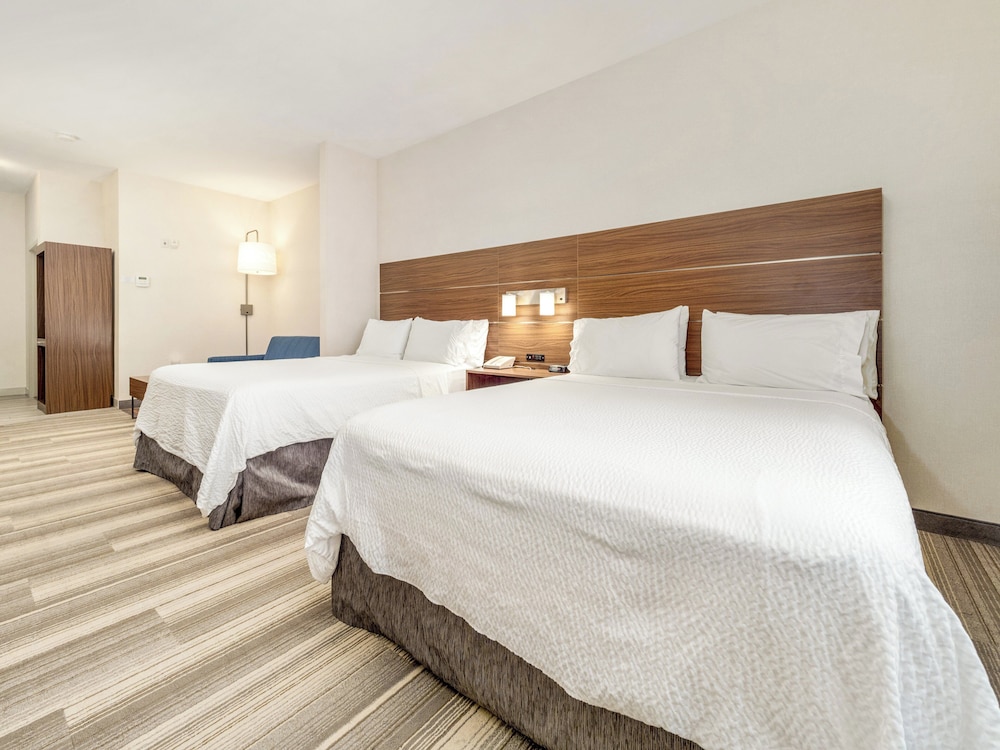 holiday inn express and suites medicine hat transcanada hwy 1
