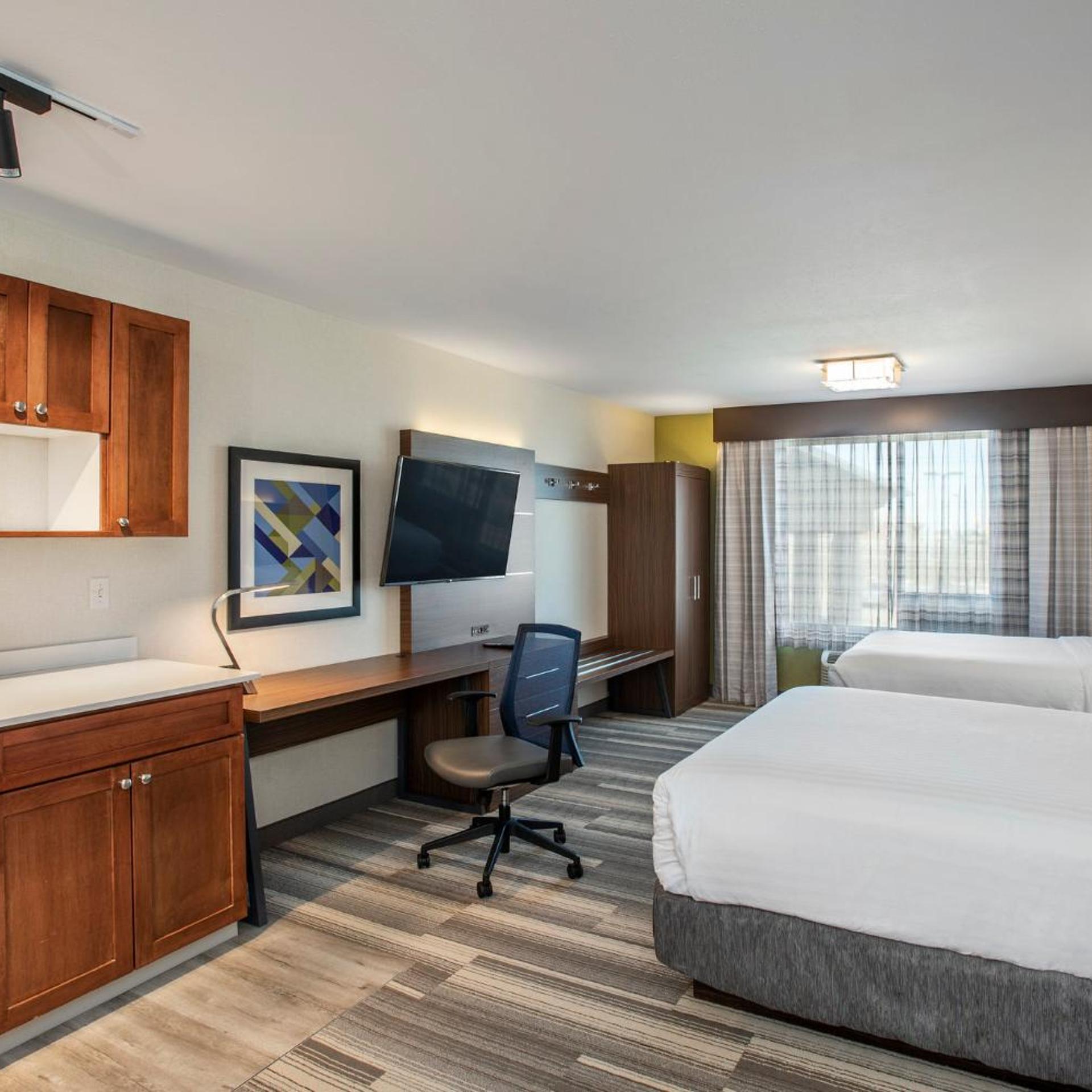 holiday inn express and suites medicine hat transcanada hwy 1