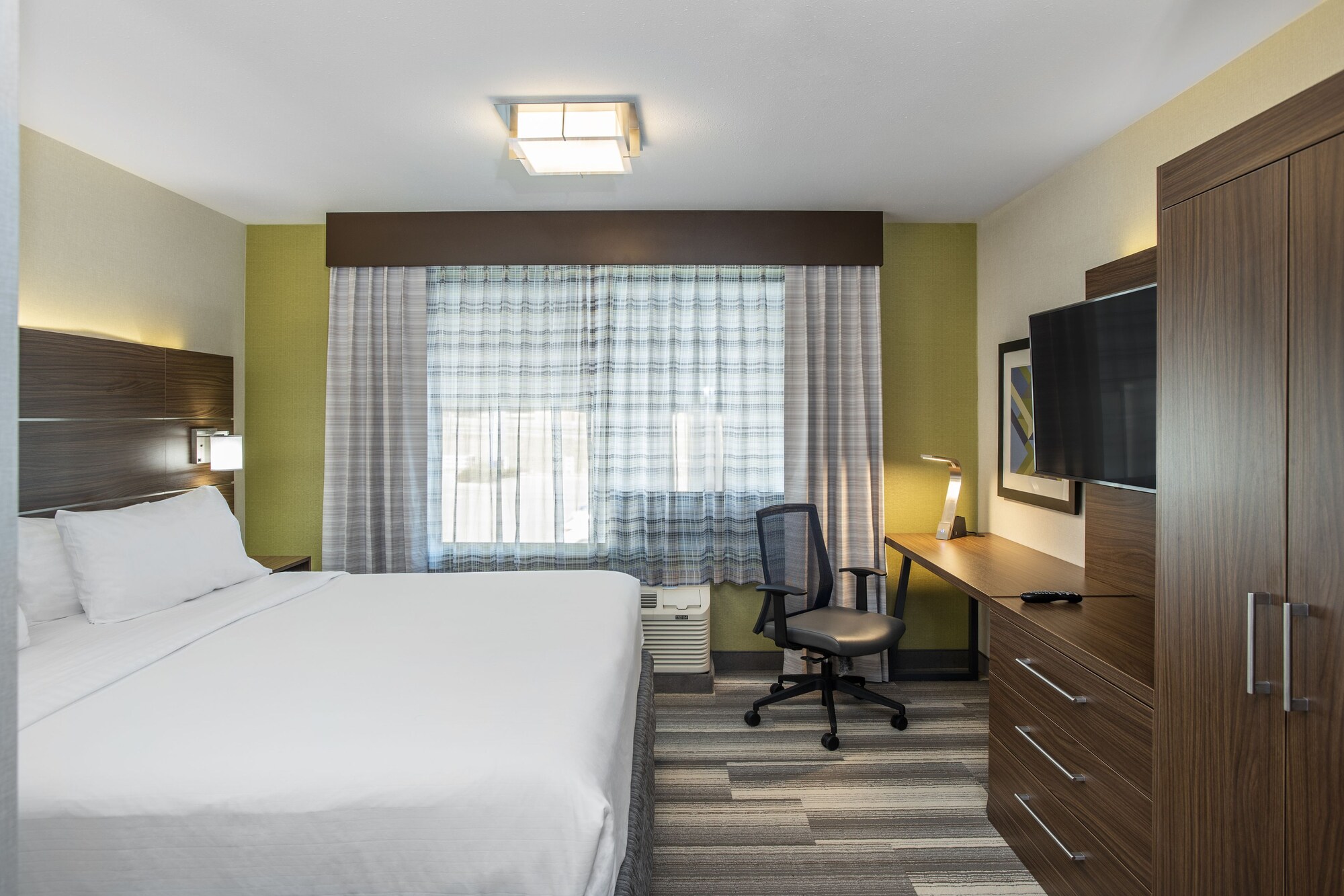 holiday inn express and suites medicine hat transcanada hwy 1
