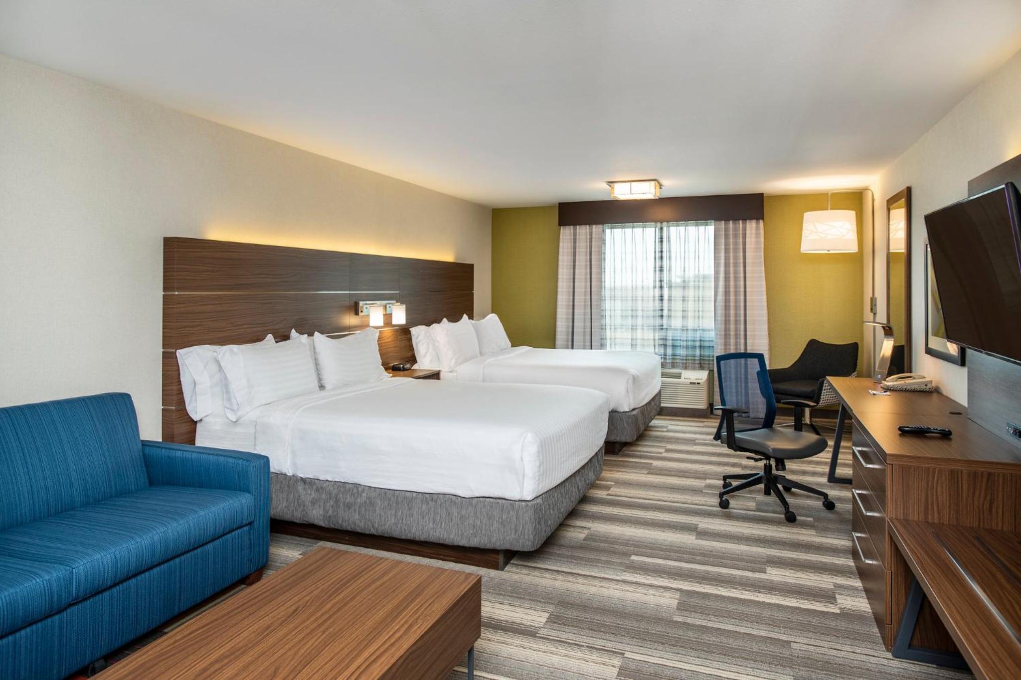 holiday inn express and suites medicine hat transcanada hwy 1