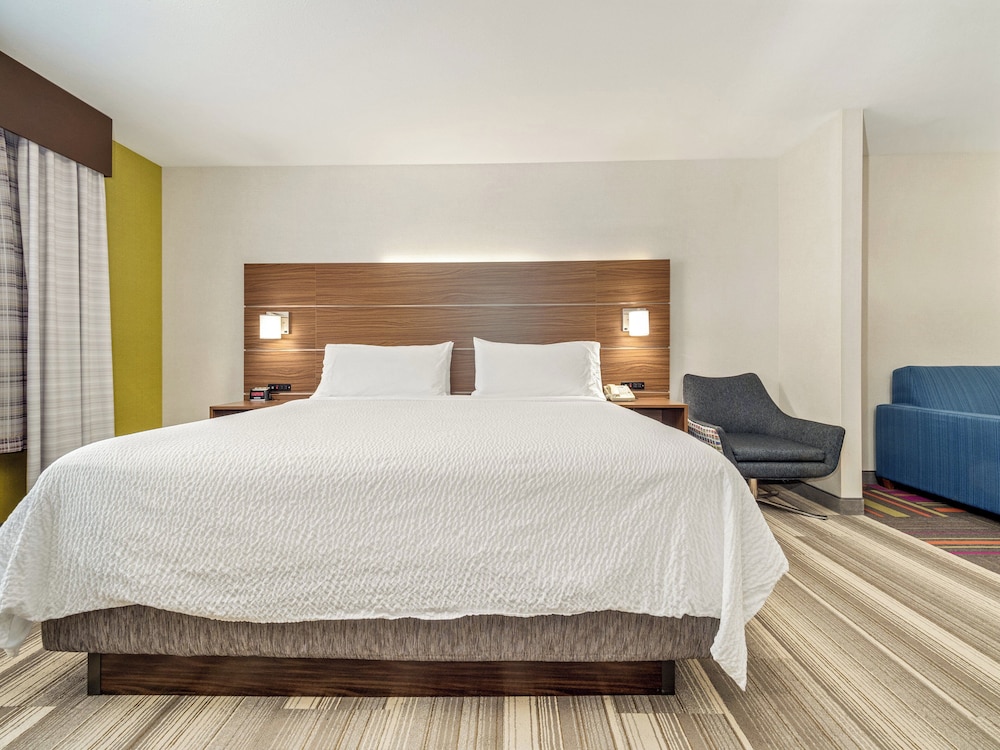 holiday inn express and suites medicine hat transcanada hwy 1
