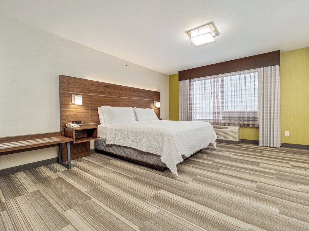 holiday inn express and suites medicine hat transcanada hwy 1