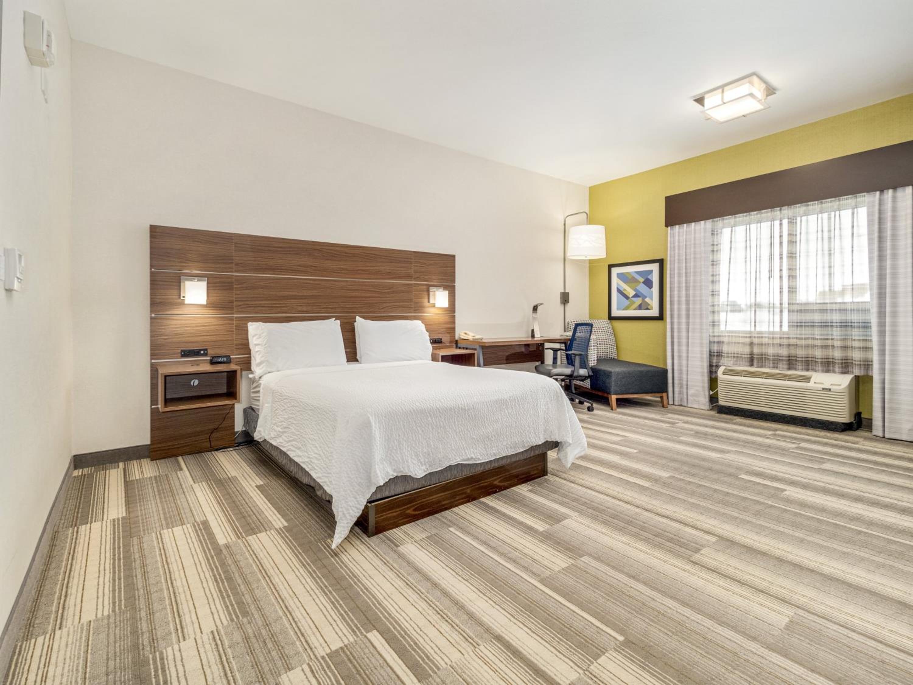 holiday inn express and suites medicine hat transcanada hwy 1