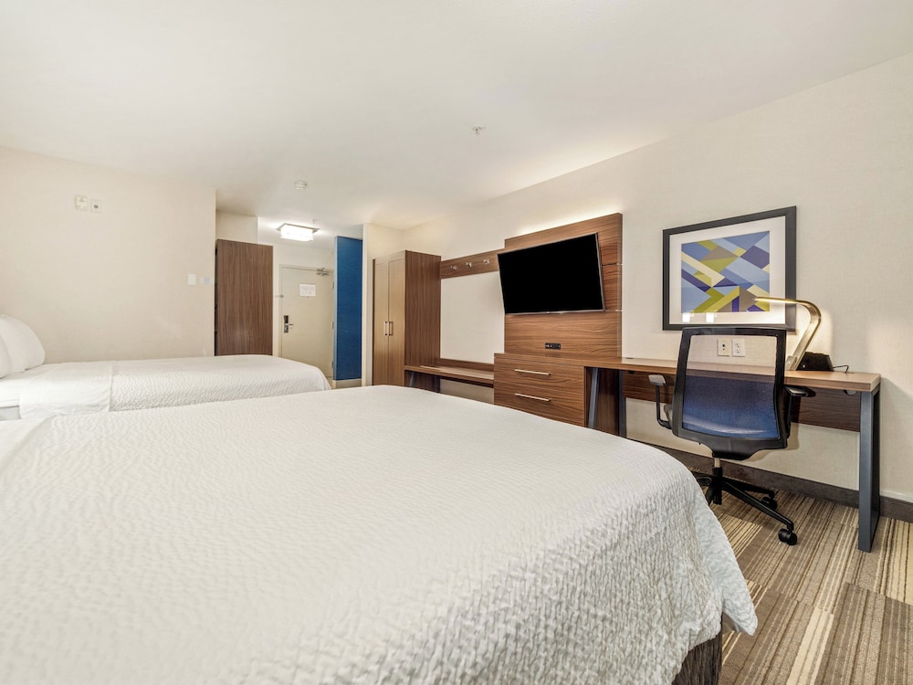 holiday inn express and suites medicine hat transcanada hwy 1