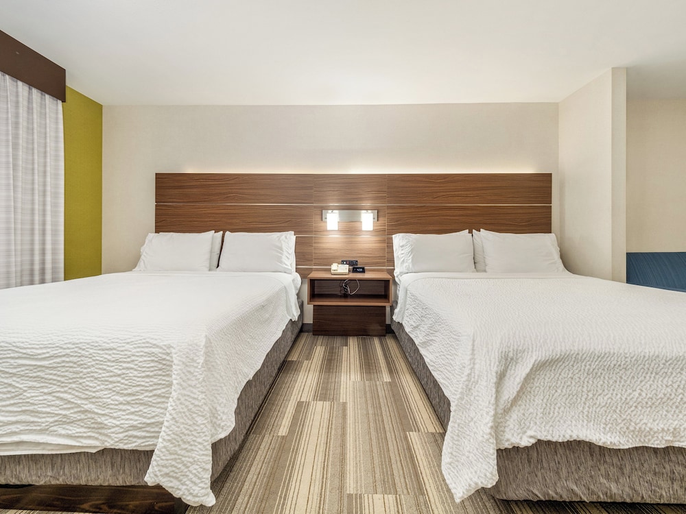 holiday inn express and suites medicine hat transcanada hwy 1