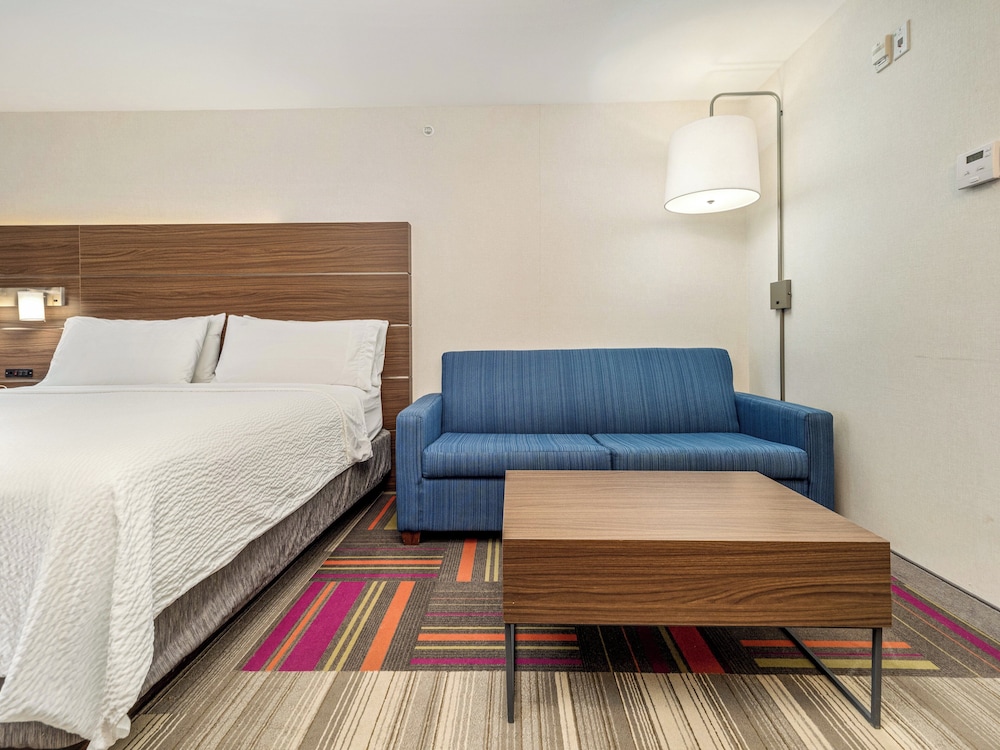 holiday inn express and suites medicine hat transcanada hwy 1