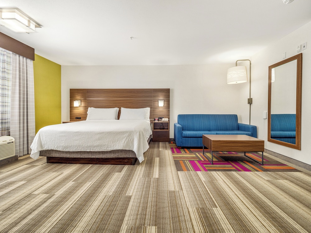holiday inn express and suites medicine hat transcanada hwy 1