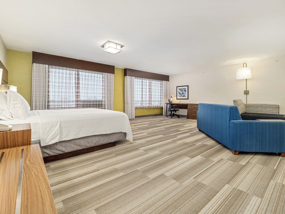 holiday inn express and suites medicine hat transcanada hwy 1
