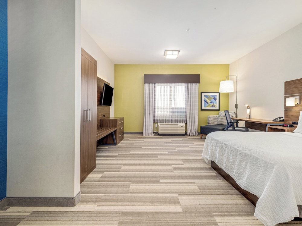 holiday inn express and suites medicine hat transcanada hwy 1