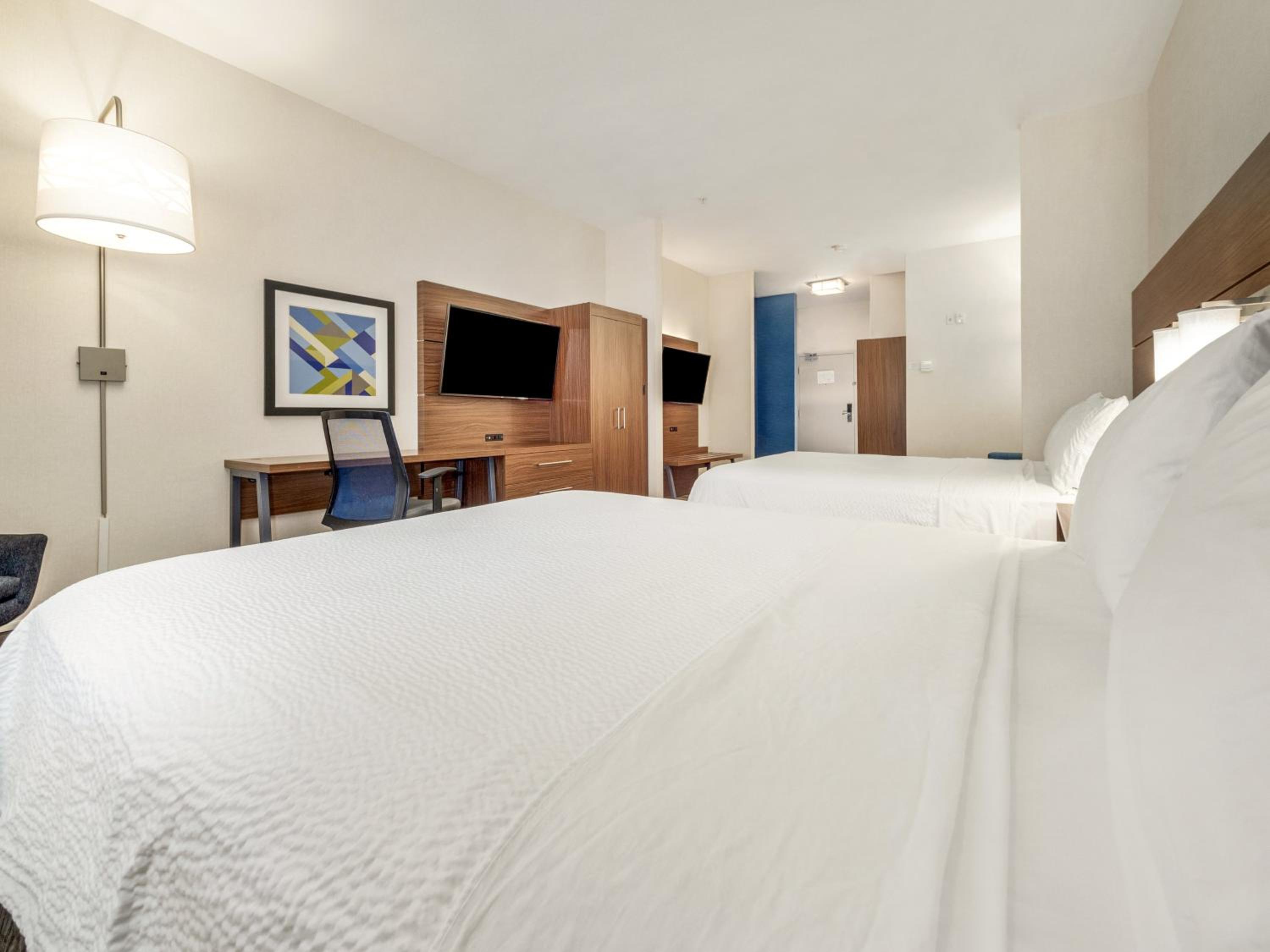 holiday inn express and suites medicine hat transcanada hwy 1