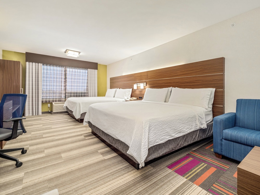 holiday inn express and suites medicine hat transcanada hwy 1