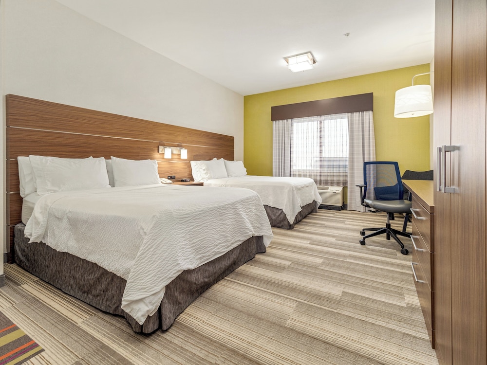 holiday inn express and suites medicine hat transcanada hwy 1