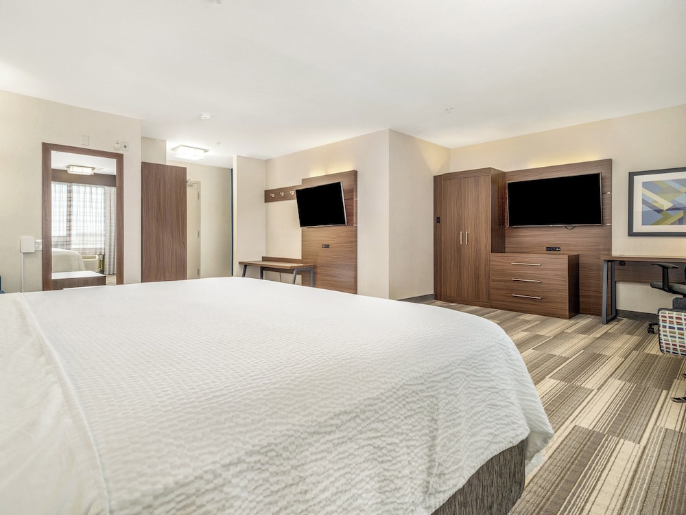 holiday inn express and suites medicine hat transcanada hwy 1