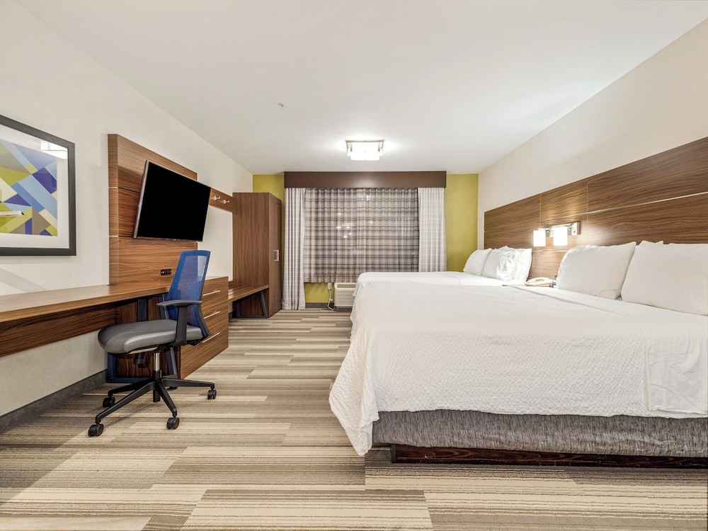 holiday inn express and suites medicine hat transcanada hwy 1