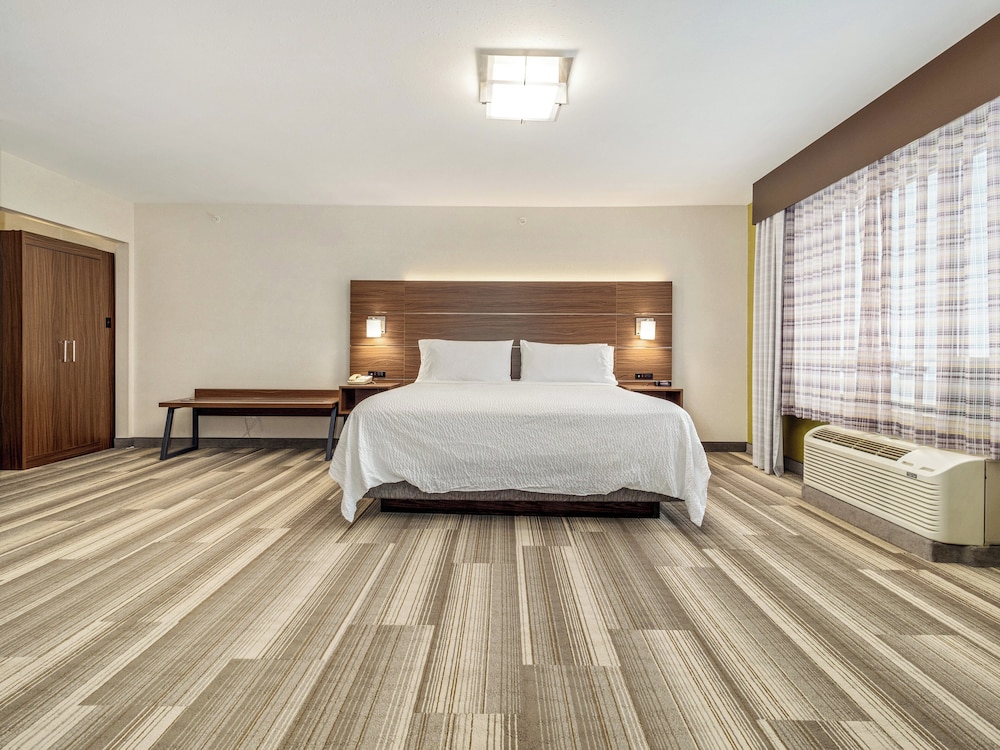 holiday inn express and suites medicine hat transcanada hwy 1