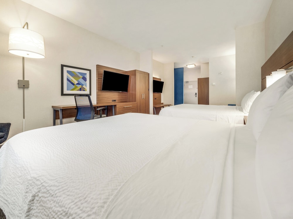 holiday inn express and suites medicine hat transcanada hwy 1