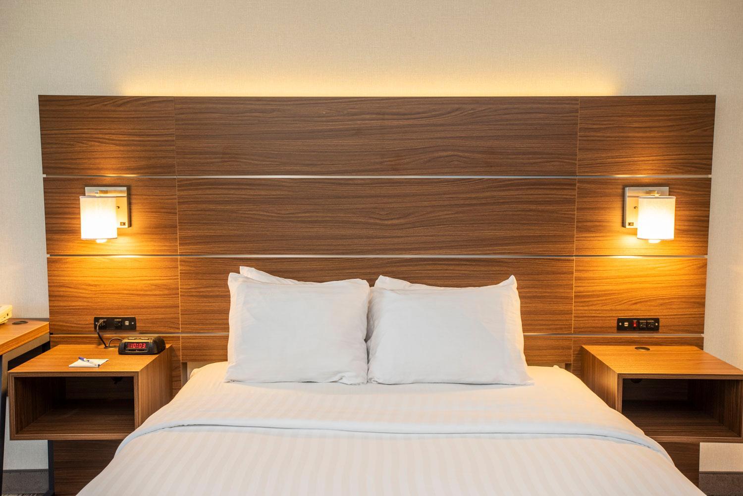 holiday inn express and suites medicine hat transcanada hwy 1