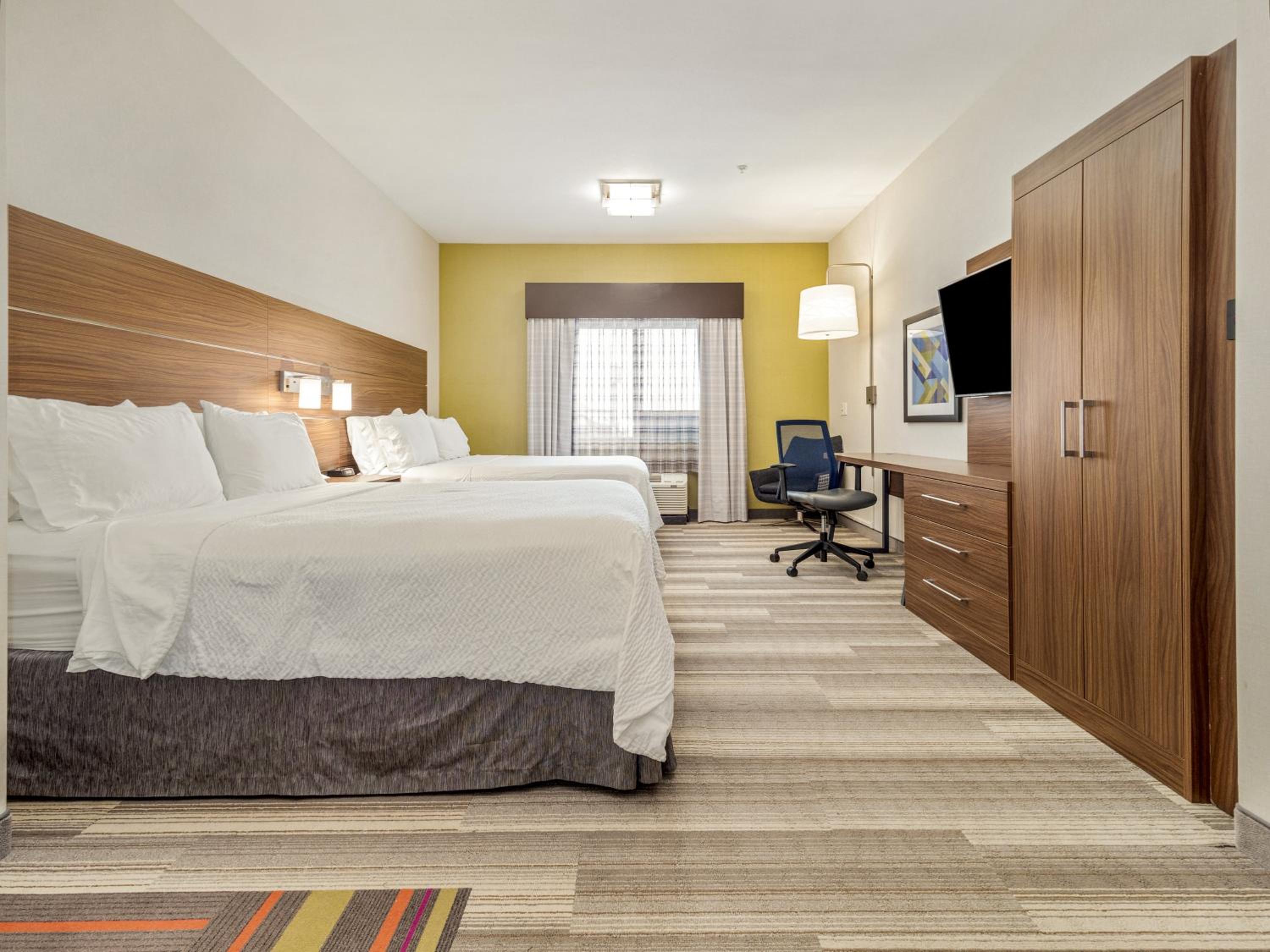 holiday inn express and suites medicine hat transcanada hwy 1