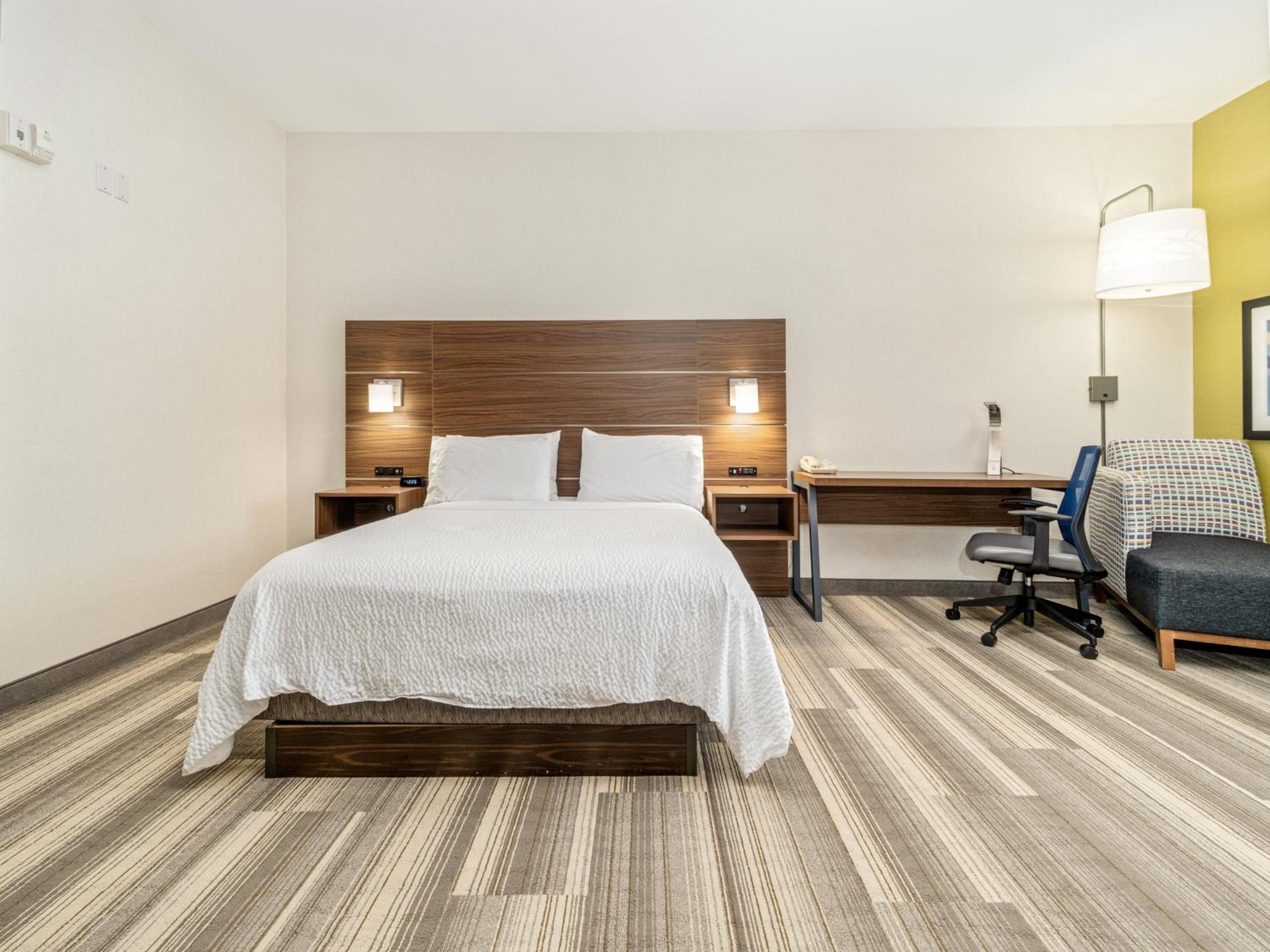holiday inn express and suites medicine hat transcanada hwy 1