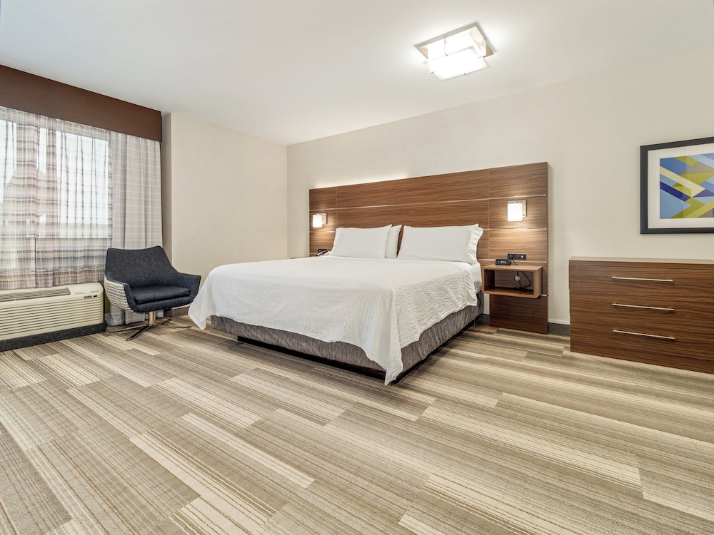 holiday inn express and suites medicine hat transcanada hwy 1