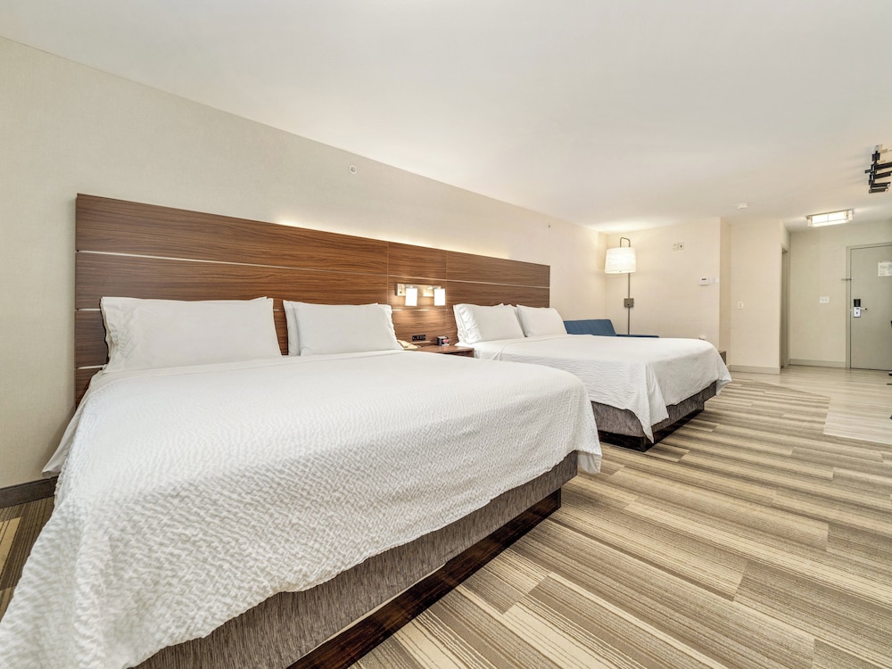 holiday inn express and suites medicine hat transcanada hwy 1