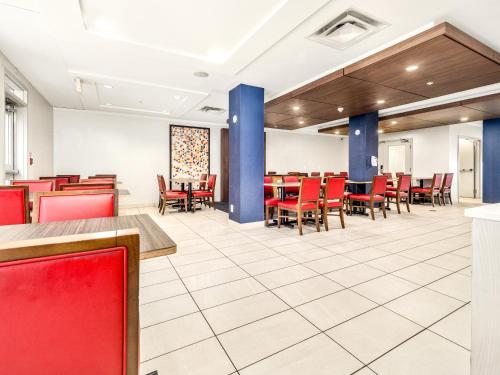 holiday inn express and suites medicine hat transcanada hwy 1