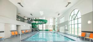 holiday inn express and suites medicine hat transcanada hwy 1