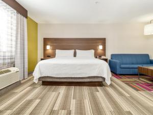 holiday inn express and suites medicine hat transcanada hwy 1